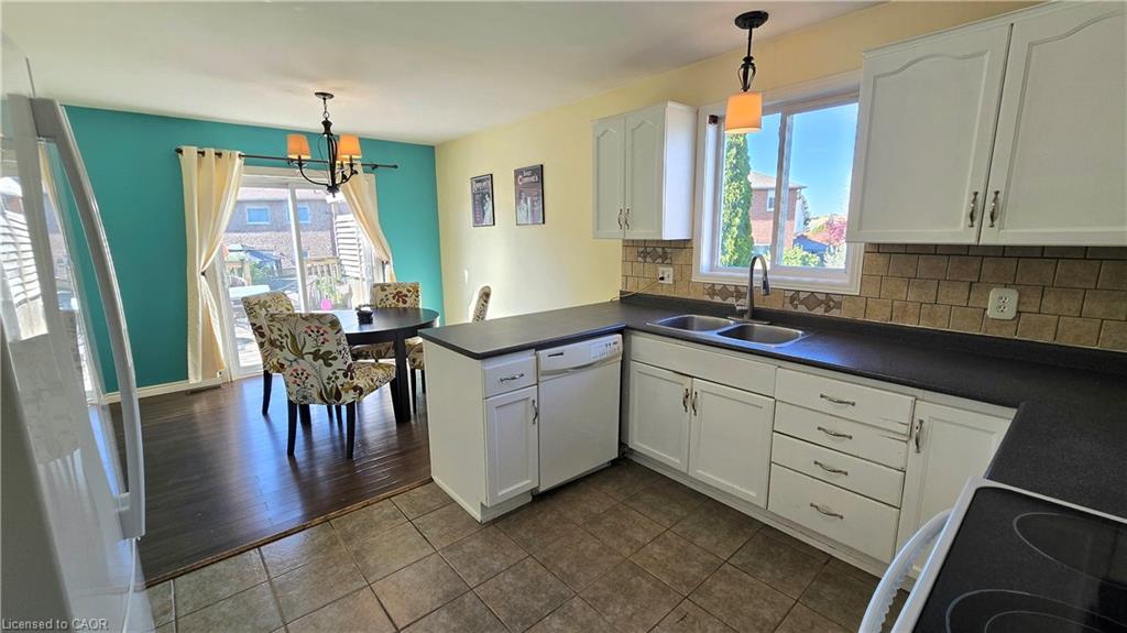 7 Jade Court Property Photo 9