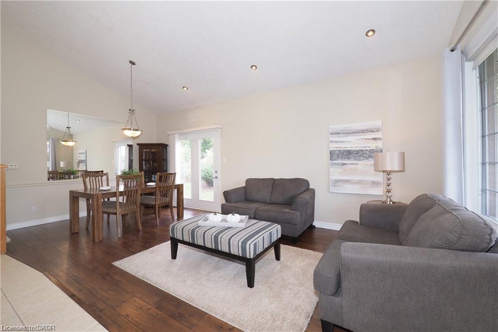 559 Springwater Drive Property Photo 8