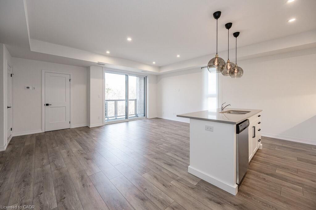 36-261 Woodbine Avenue Property Photo 6