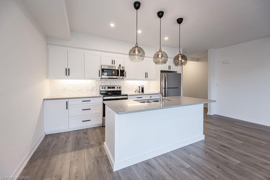 36-261 Woodbine Avenue Property Photo 8