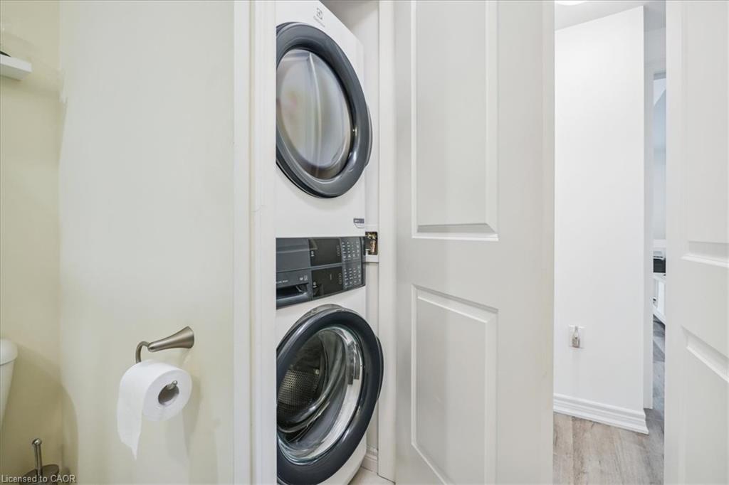 404-2750 King Street E Property Photo 26