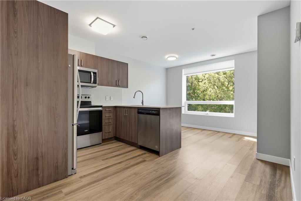 502-455 Charlton Avenue E Property Photo 5