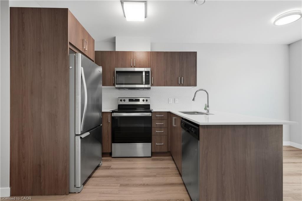 502-455 Charlton Avenue E Property Photo 6