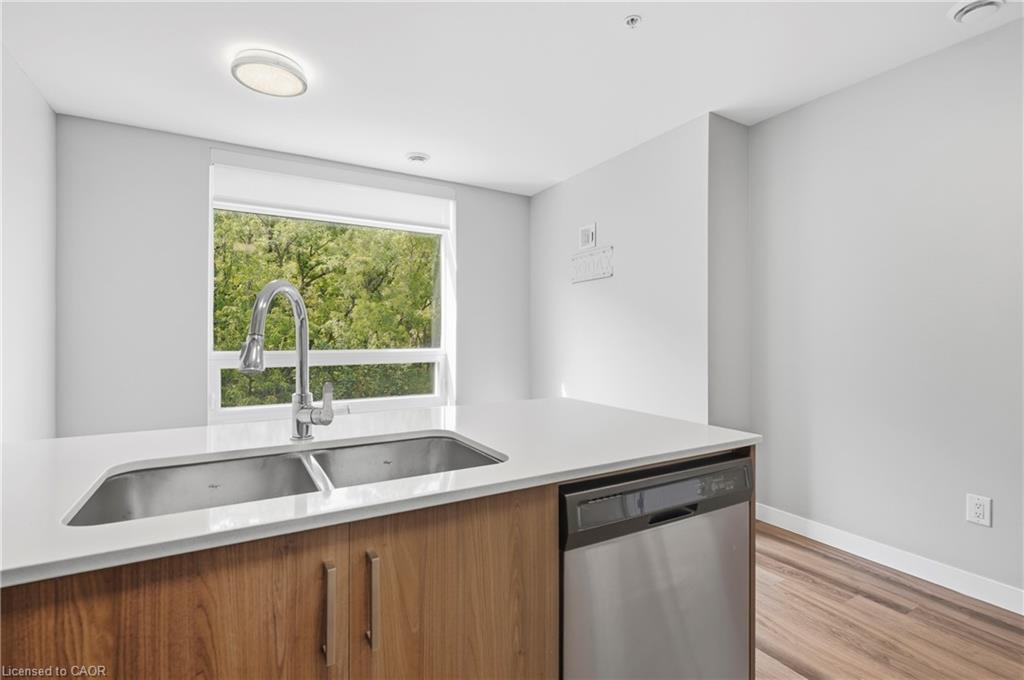 502-455 Charlton Avenue E Property Photo 8