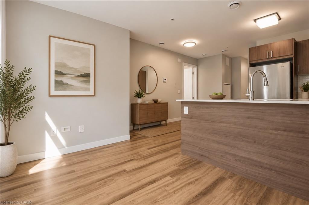 502-455 Charlton Avenue E Property Photo 13