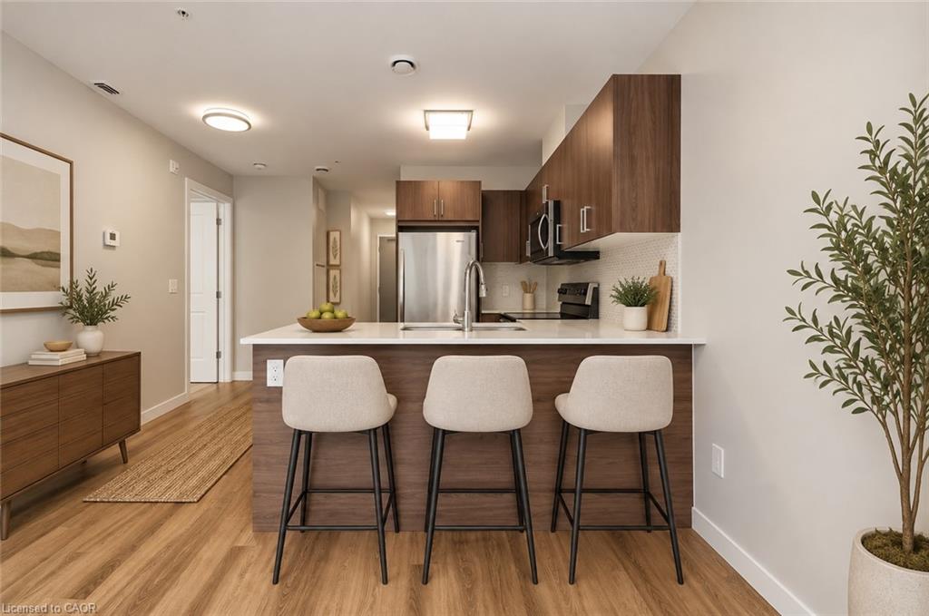 502-455 Charlton Avenue E Property Photo 14