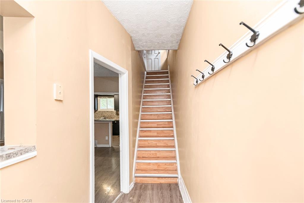 46 Holton Avenue N Property Photo 5
