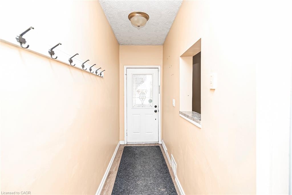 46 Holton Avenue N Property Photo 6