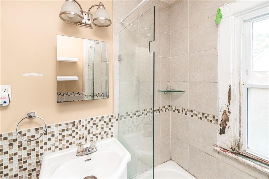 46 Holton Avenue N Property Photo 27