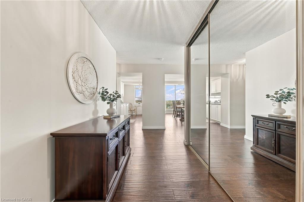 912-5280 Lakeshore Road Property Photo 2