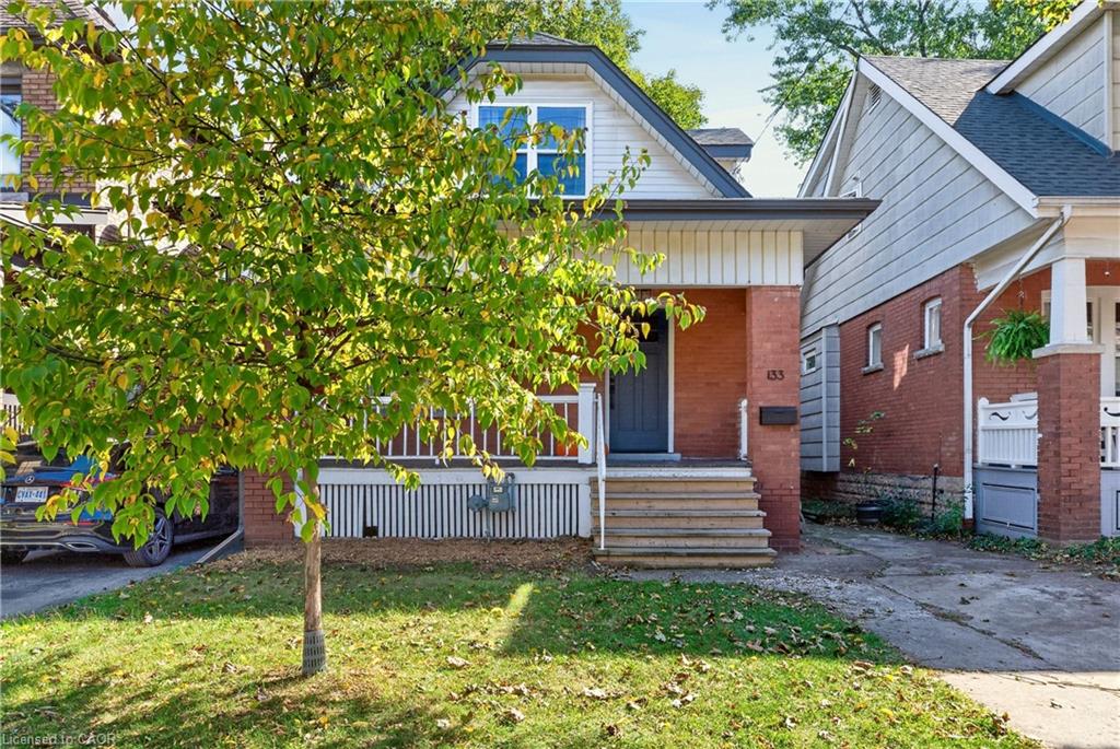 133 Rosslyn Avenue S Property Photo 2