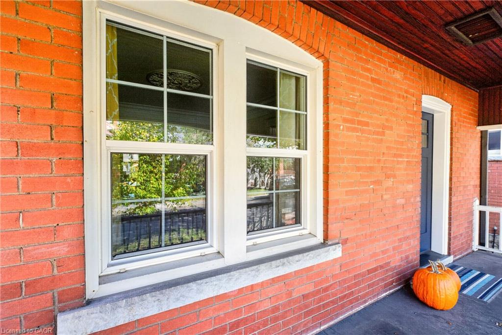 133 Rosslyn Avenue S Property Photo 3
