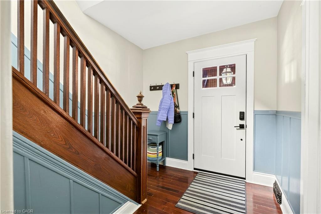 133 Rosslyn Avenue S Property Photo 6