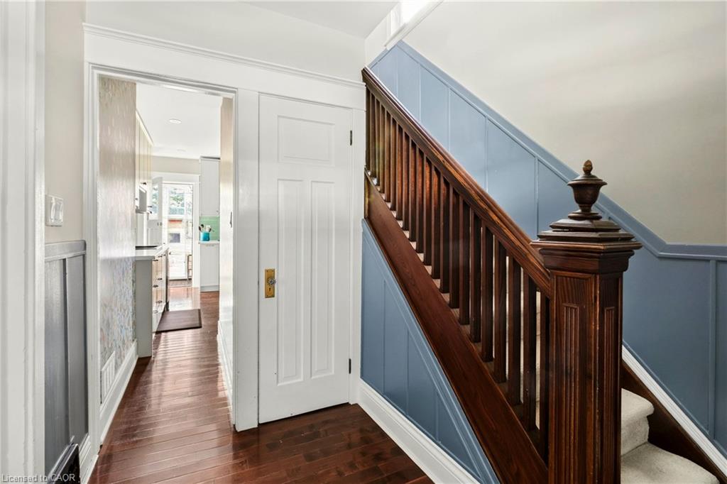 133 Rosslyn Avenue S Property Photo 7