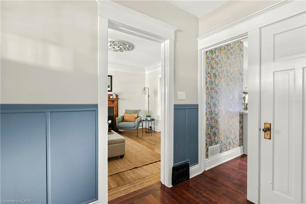 133 Rosslyn Avenue S Property Photo 8