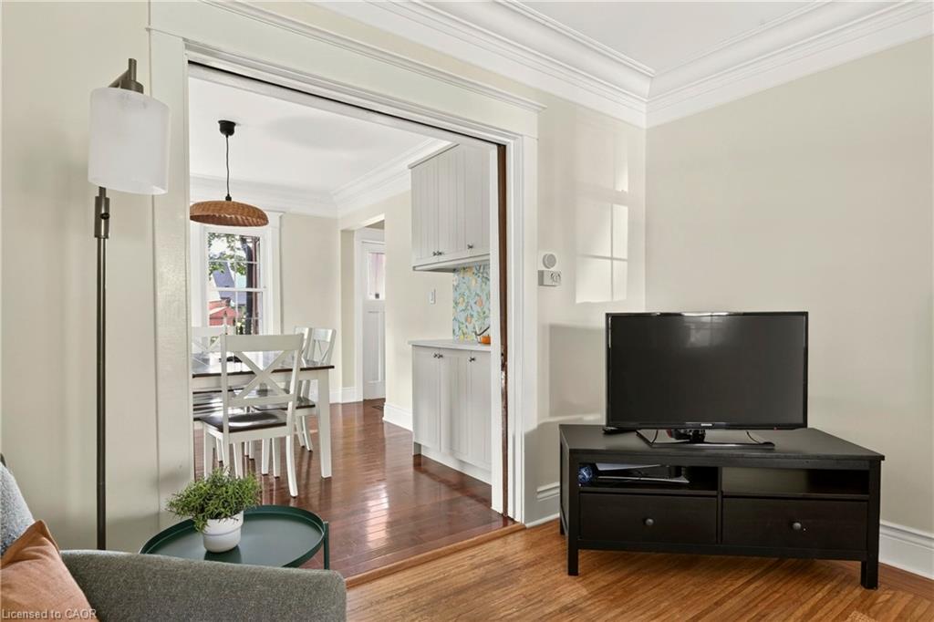 133 Rosslyn Avenue S Property Photo 12