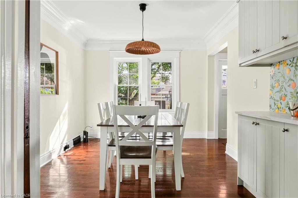 133 Rosslyn Avenue S Property Photo 14