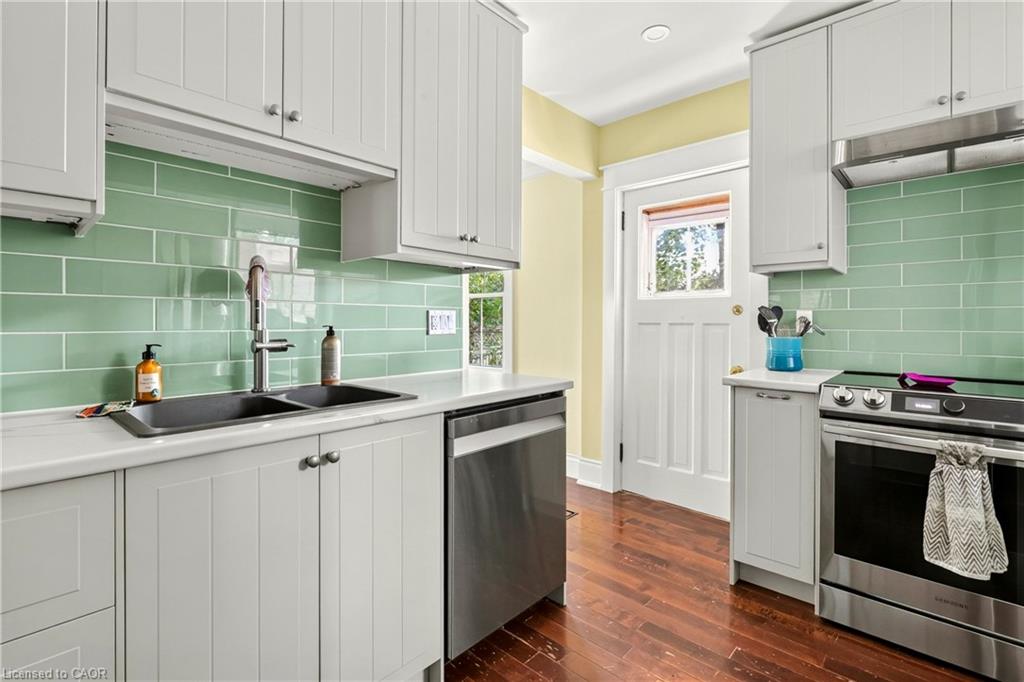 133 Rosslyn Avenue S Property Photo 23