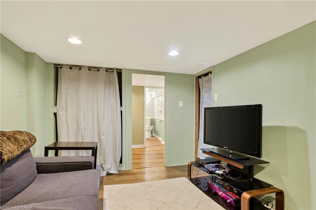133 Rosslyn Avenue S Property Photo 41