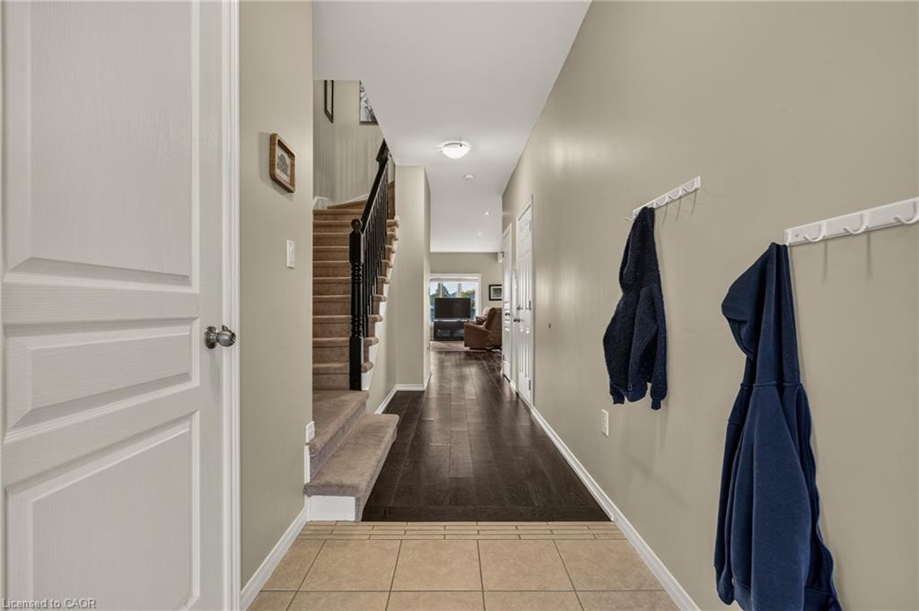 8-370 Stonehenge Drive Property Photo 4