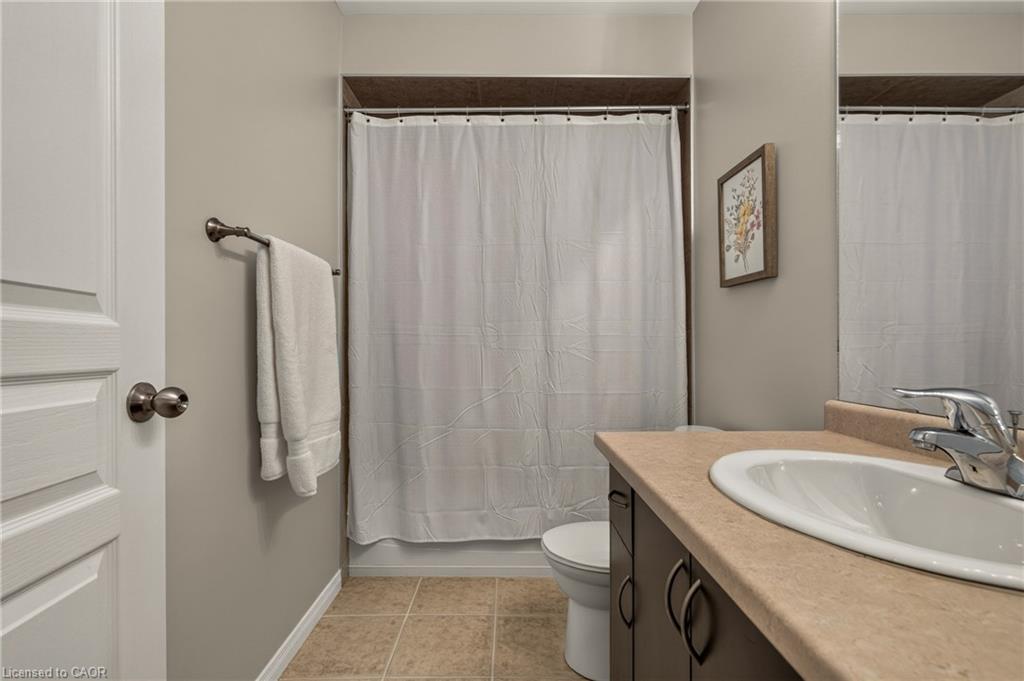 8-370 Stonehenge Drive Property Photo 17