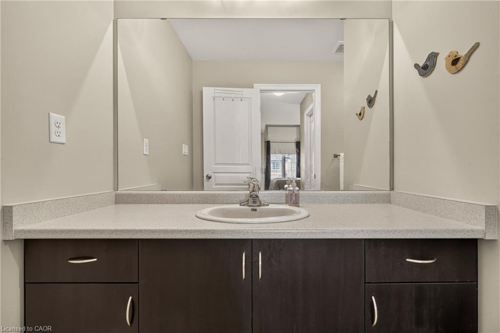 8-370 Stonehenge Drive Property Photo 21