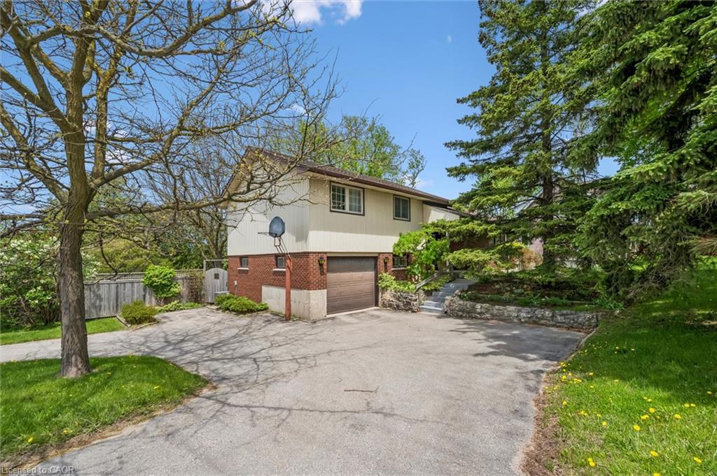 16 Water Street W Property Photo 1