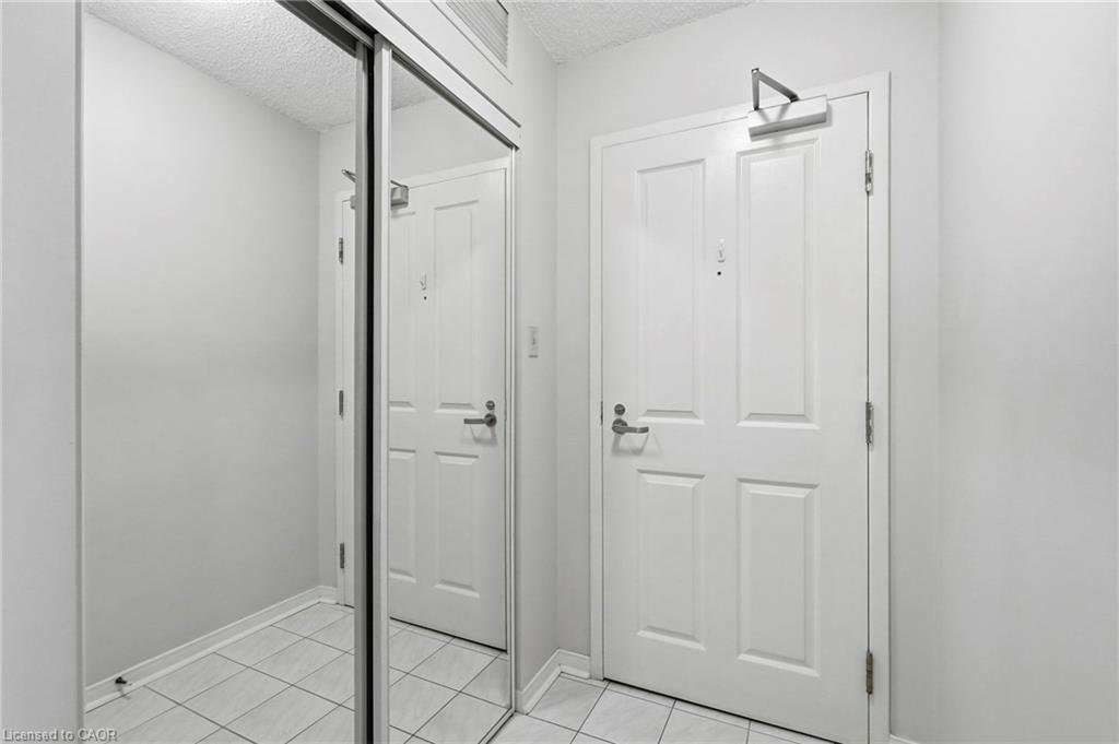 208-2199 Sixth Line Property Photo 3