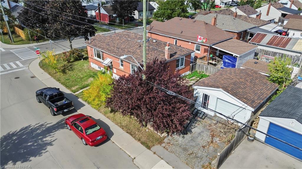 66 Walter Avenue N Property Photo 4