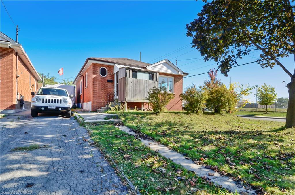 66 Walter Avenue N Property Photo 5