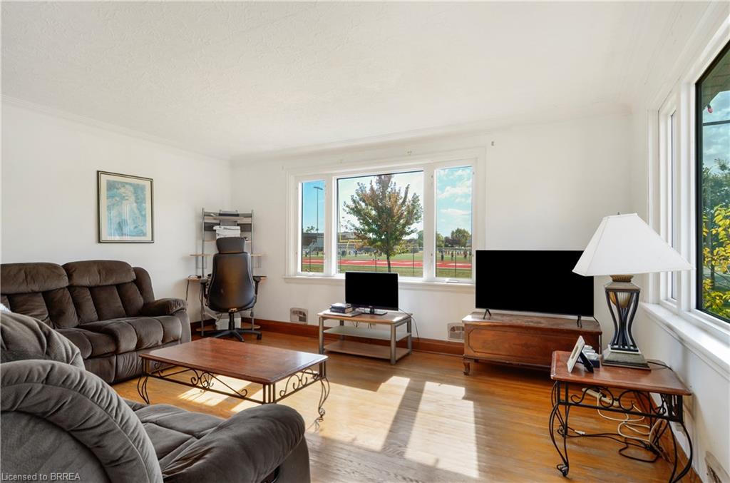 66 Walter Avenue N Property Photo 8