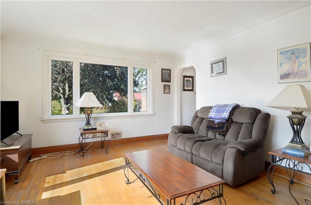 66 Walter Avenue N Property Photo 10