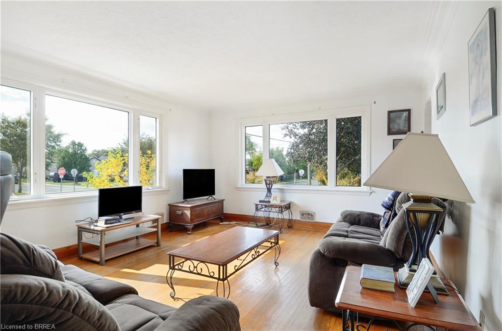 66 Walter Avenue N Property Photo 11