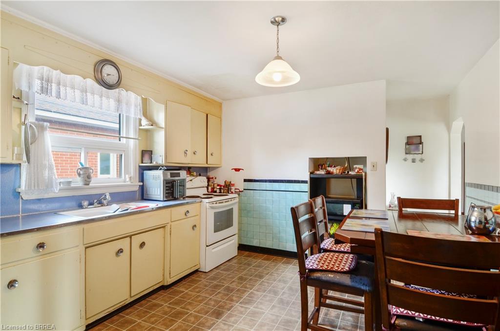 66 Walter Avenue N Property Photo 12