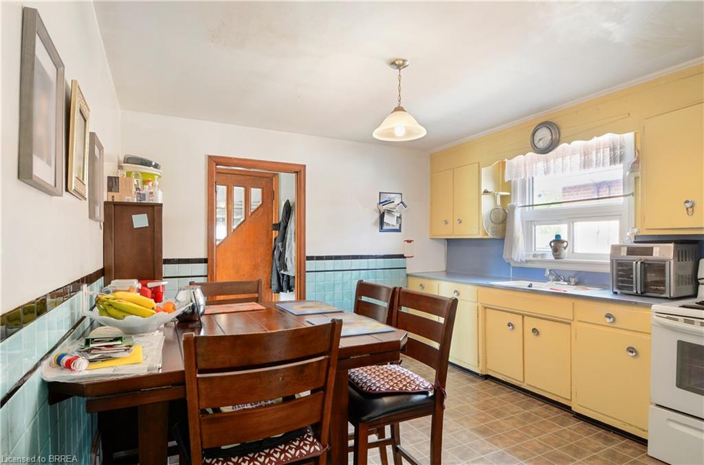 66 Walter Avenue N Property Photo 14