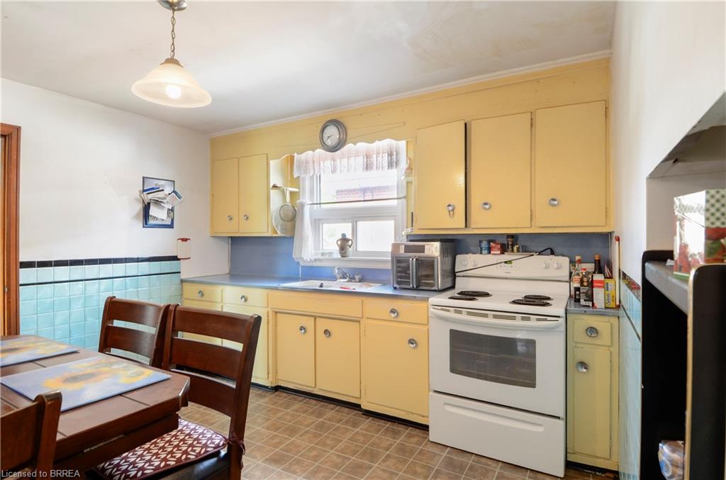 66 Walter Avenue N Property Photo 15