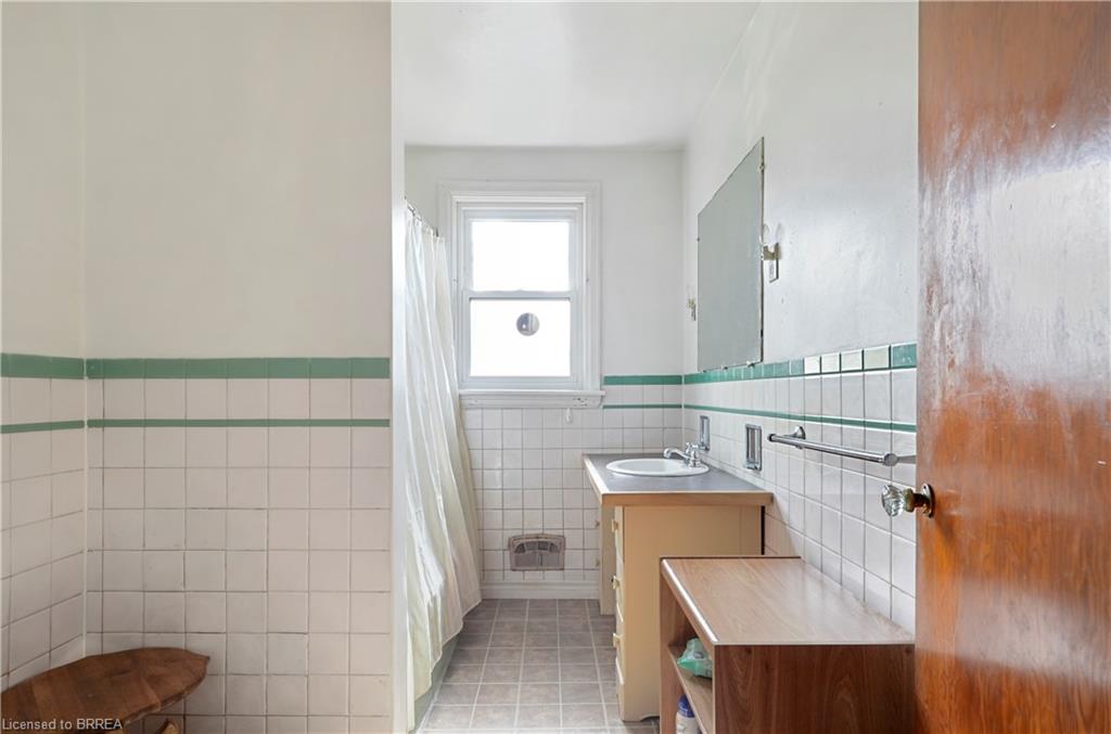 66 Walter Avenue N Property Photo 19