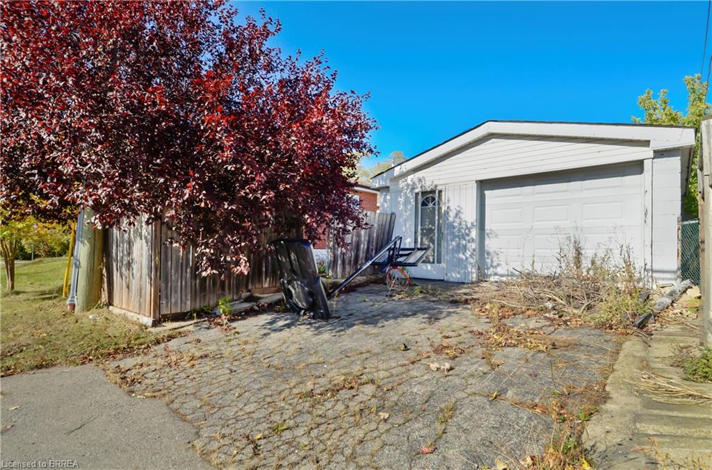 66 Walter Avenue N Property Photo 30