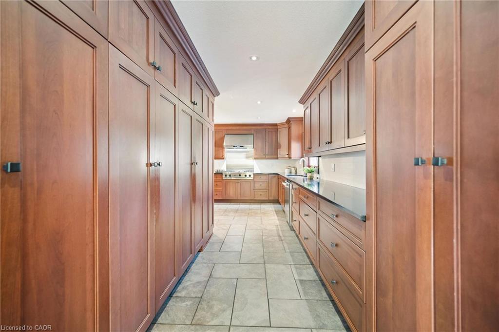 11 Maple Hill Drive Property Photo 8