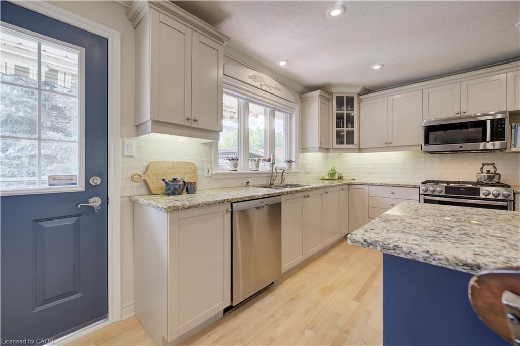 517 Starboard Crescent Property Photo 17
