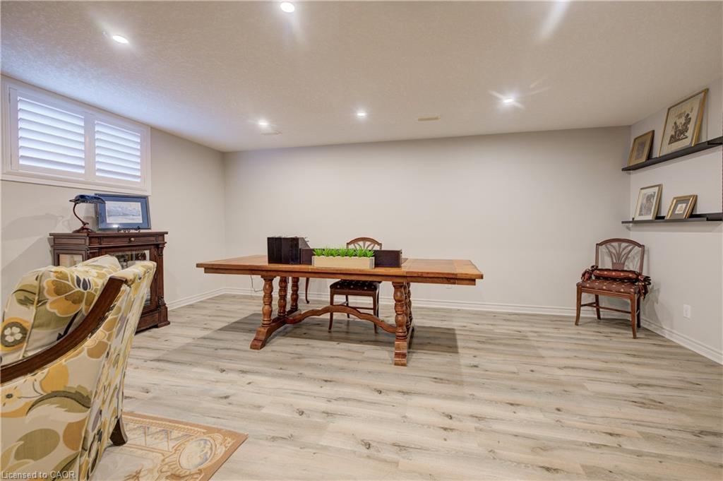 517 Starboard Crescent Property Photo 34