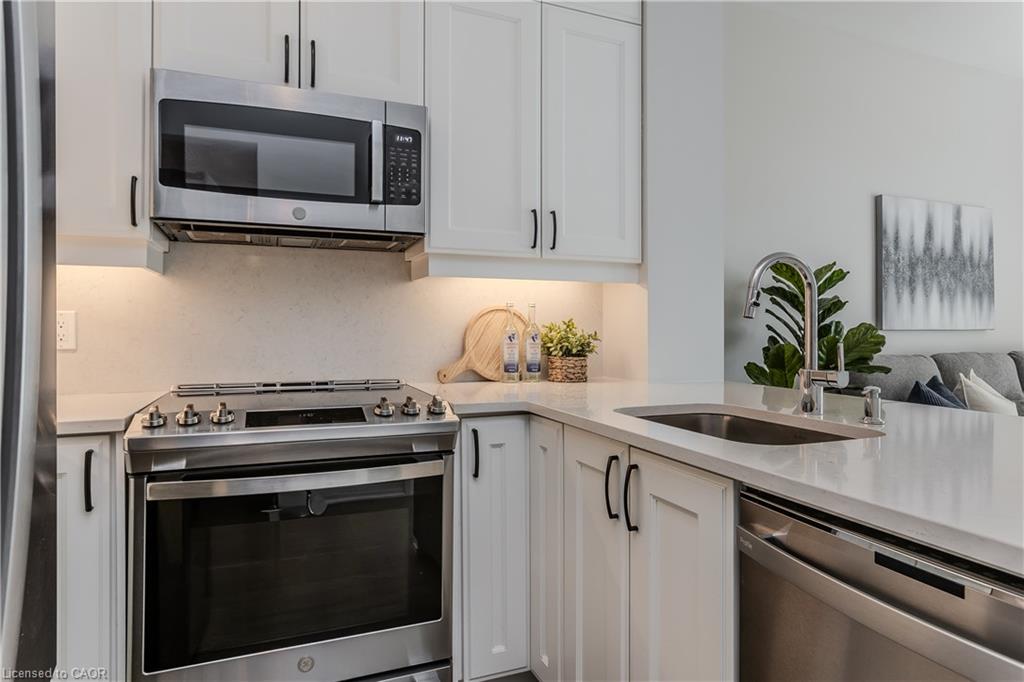 112-460 Gordon Krantz Avenue Property Photo 10