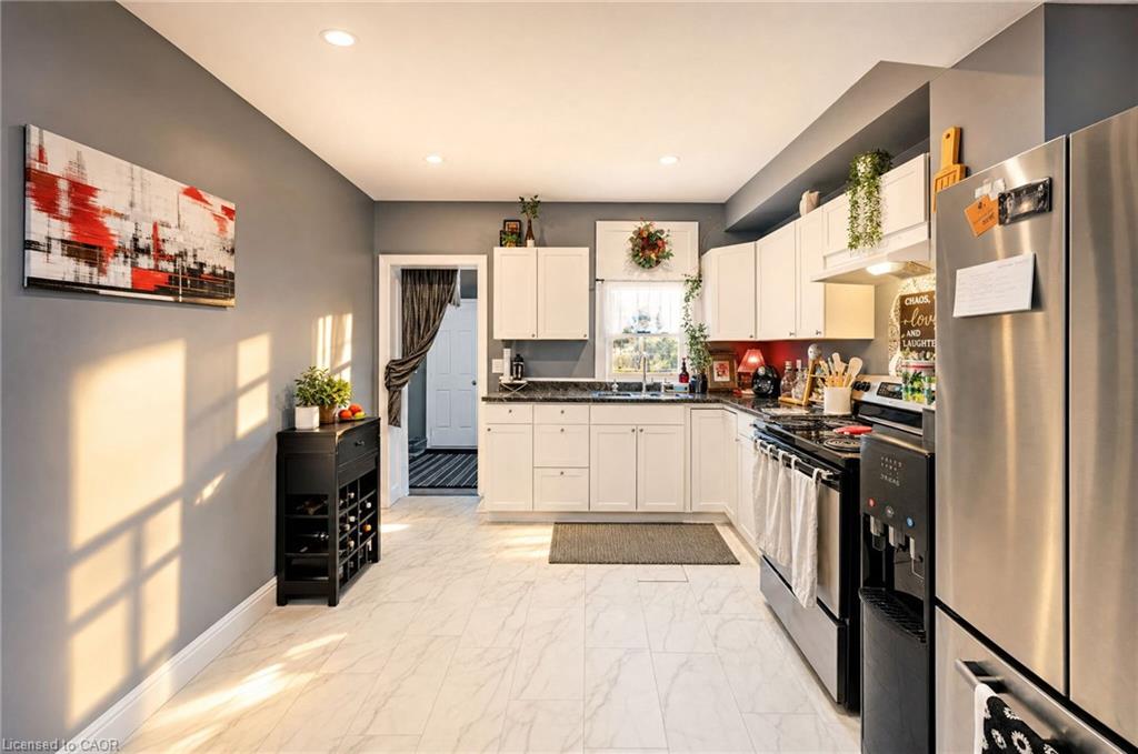 139 Superior Street Property Photo 8