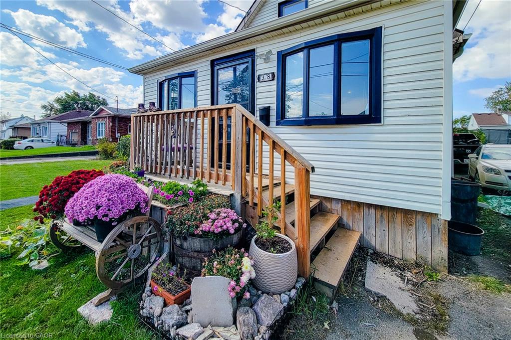 38 Clifford Avenue Property Photo 5
