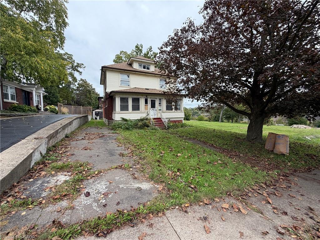 4445 John Street Property Photo 3
