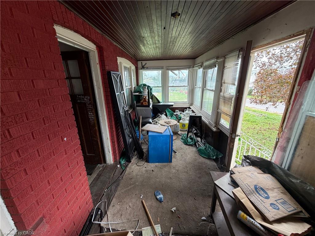 4445 John Street Property Photo 4