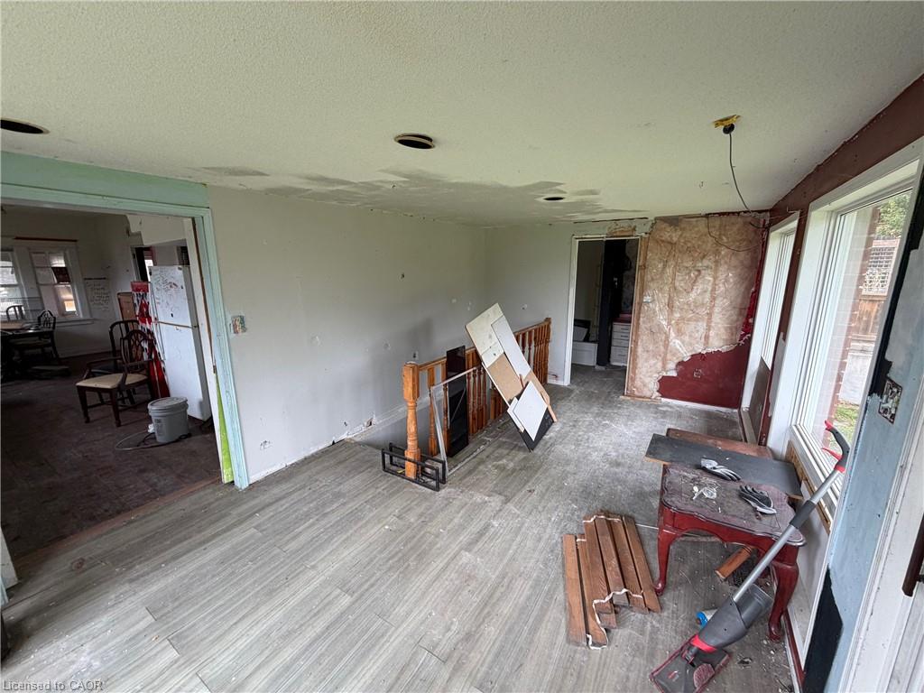 4445 John Street Property Photo 7