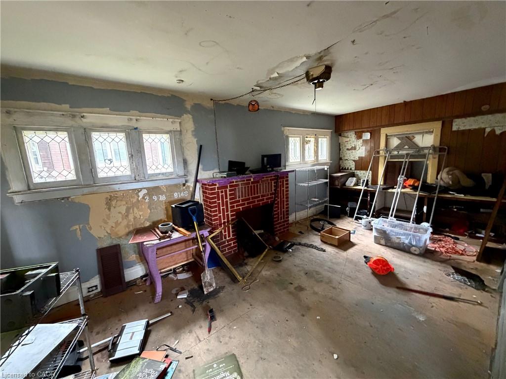 4445 John Street Property Photo 8