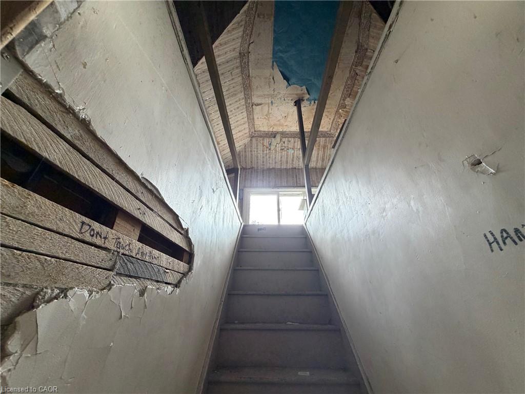 4445 John Street Property Photo 11