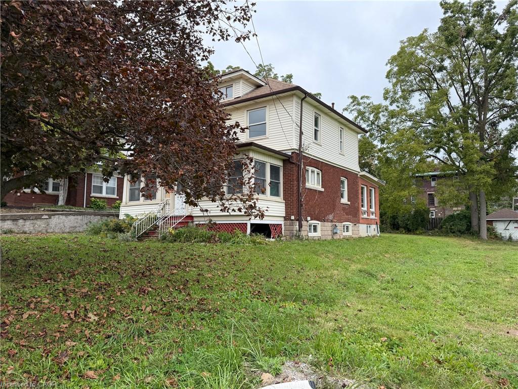 4445 John Street Property Photo 17